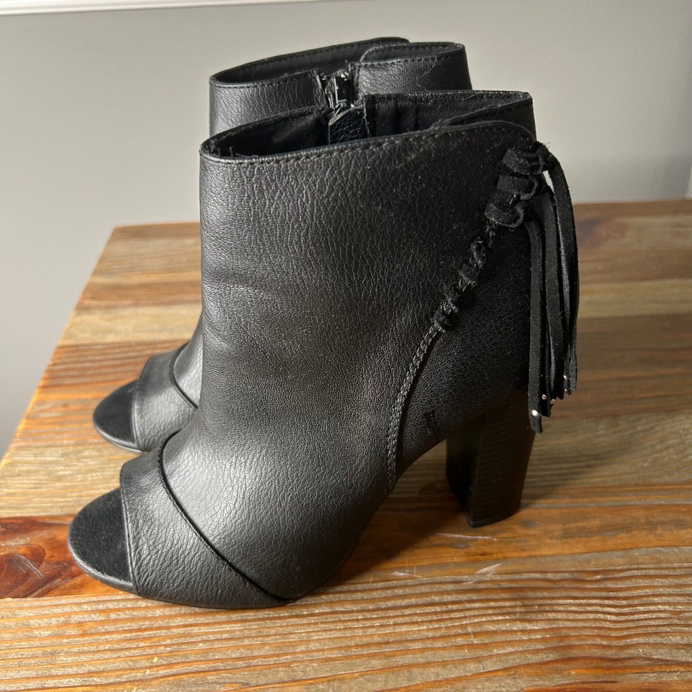 Express Black Faux Leather Peep‎ Toe Ankle Booties with Tassels fringe Women's 9
